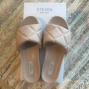 Adorable BLUSH slides by Steve MADDEN 😊